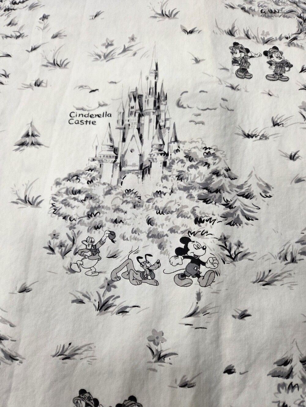 Walt Disney World Vintage Sleep Shirt White with Black Scenic Toile Print XL - Picture 10 of 10